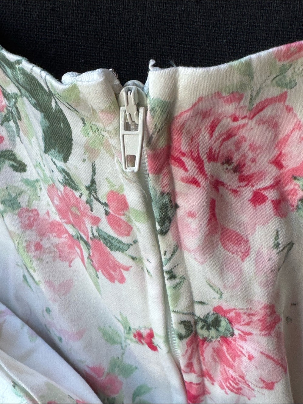 Mi Ami Francesca brand White Floral Dress with Pink and Green Roses Large Euc - Picture 6 of 8